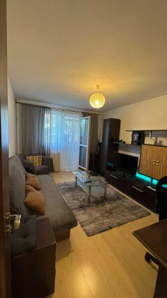 Piata Resita, ap. 2 cam., 45 mp, et. 4/10, decomandat,