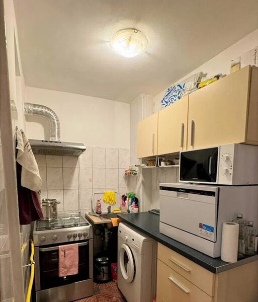 Piata Resita, ap. 2 cam., 45 mp, et. 4/10, decomandat,