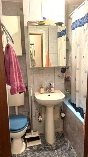 Piata Resita, ap. 2 cam., 45 mp, et. 4/10, decomandat,